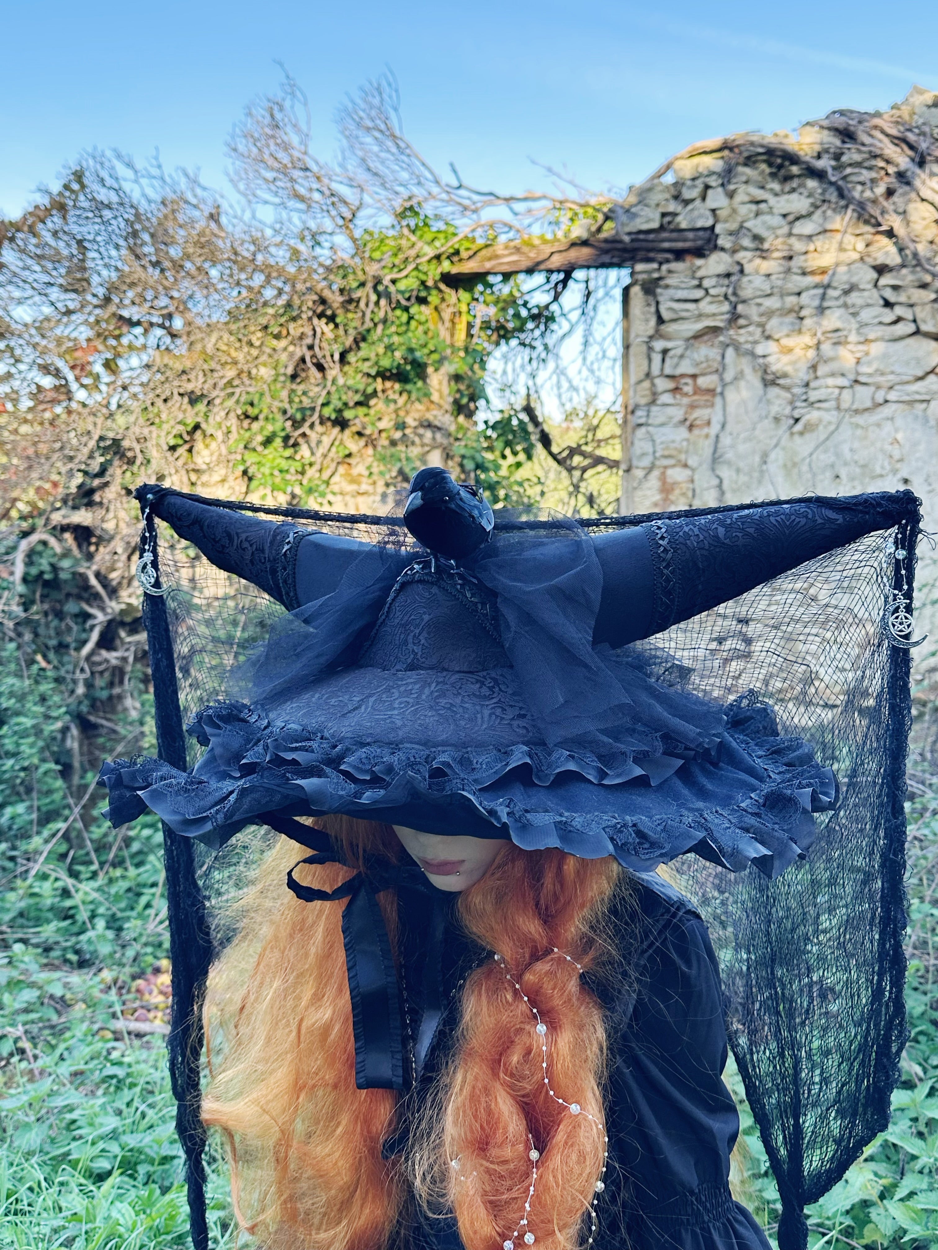 Samhain Hennin