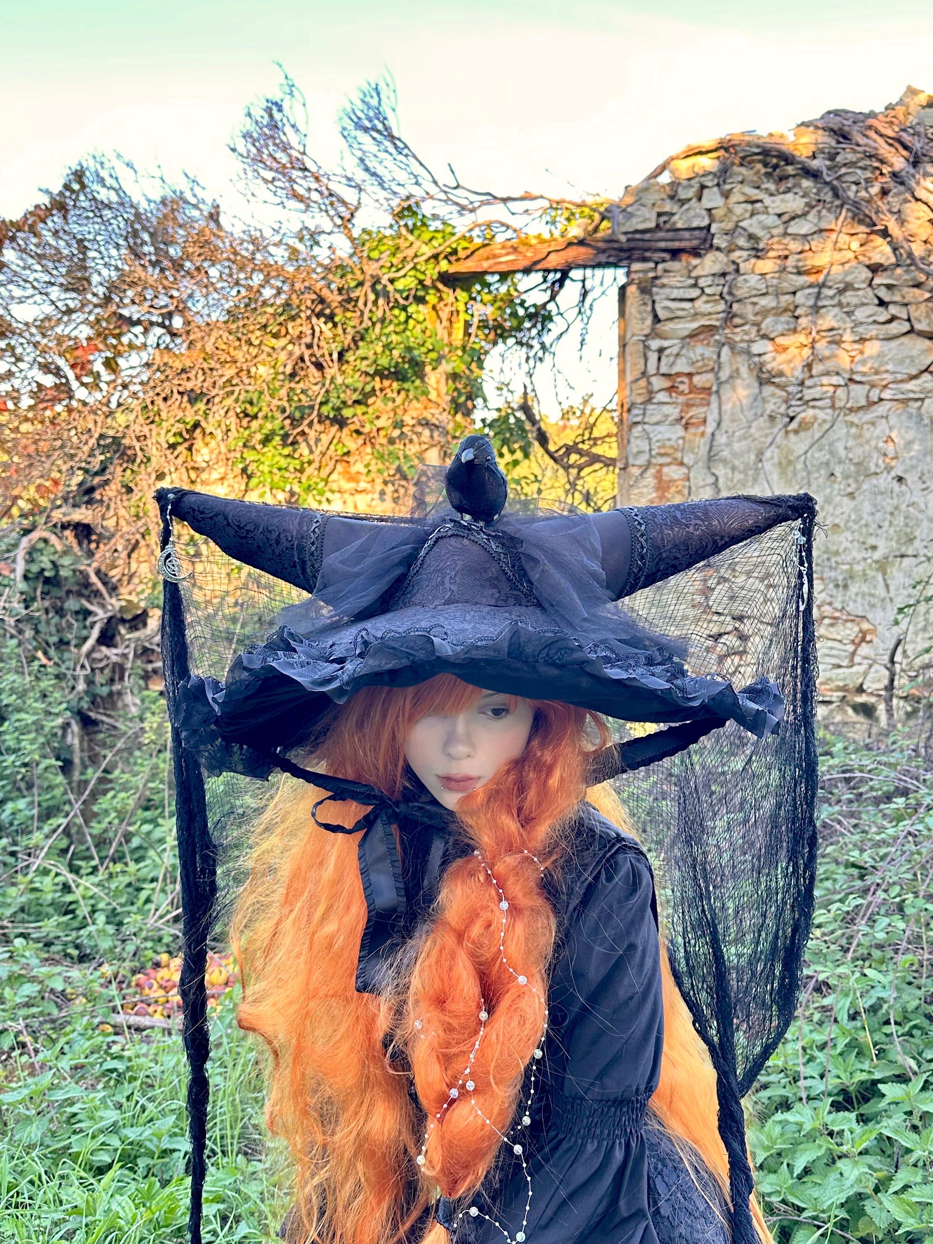 Samhain Hennin